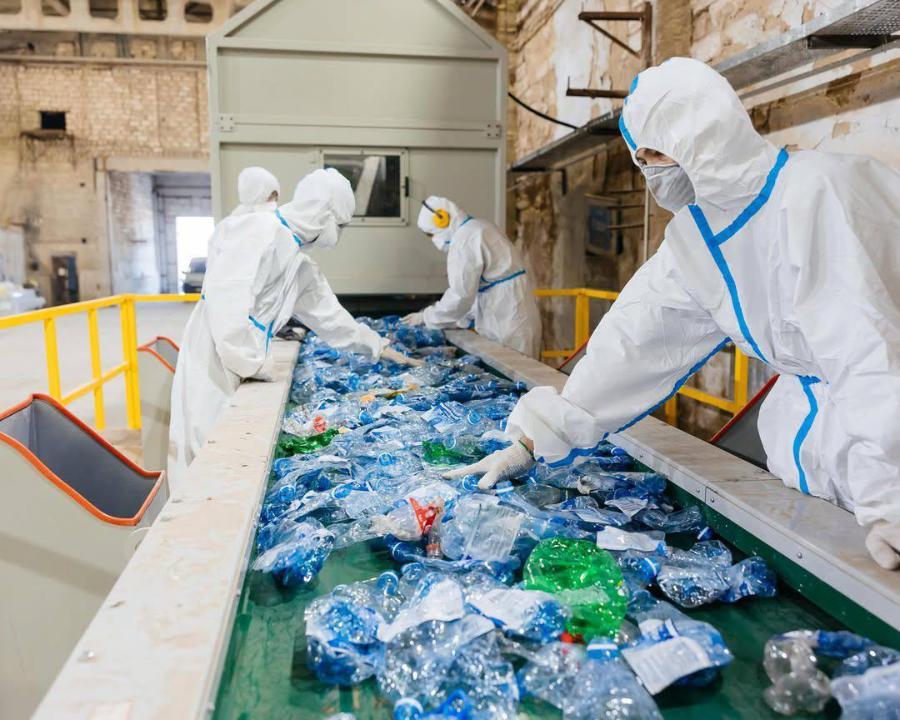 В Атырау пластиковые отходы превратят в востребованную промышленную продукцию