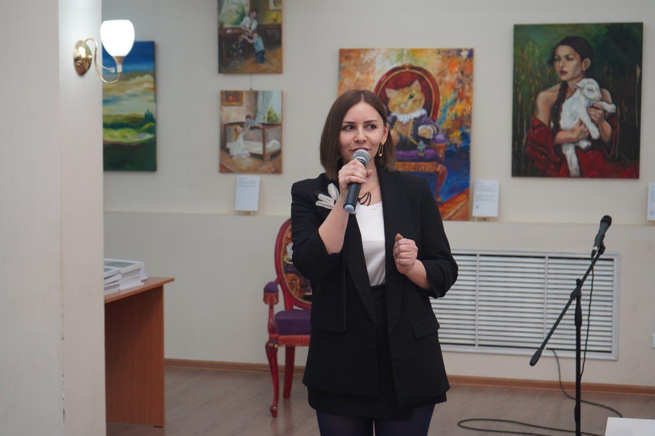 В Русском доме в Астане открылась выставка к 8 Марта «Между делом»