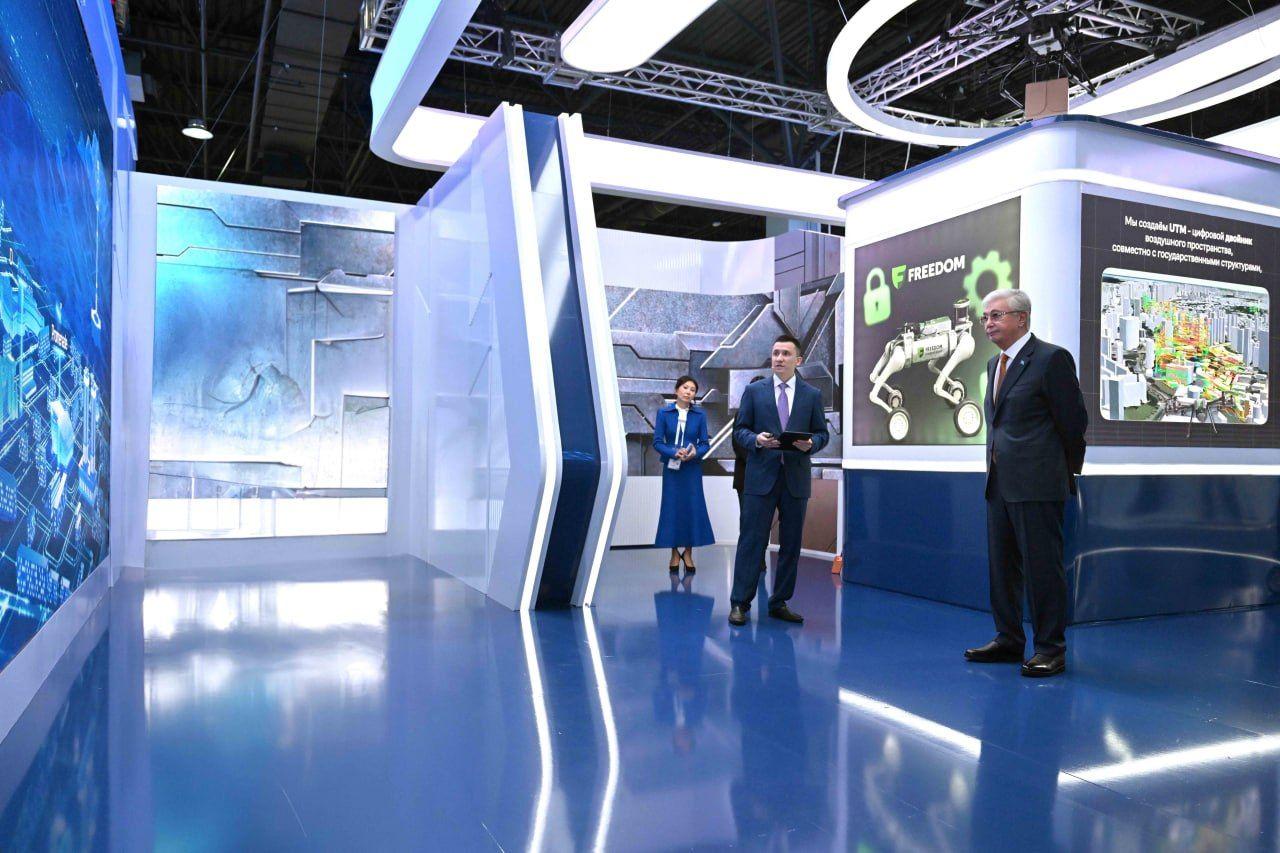 Глава государства посетил выставку GITEX AI Central Asia & Caucasus