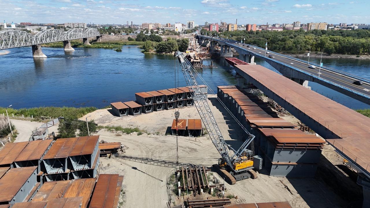 В Семипалатинске продолжается строительство нового автогужевого моста