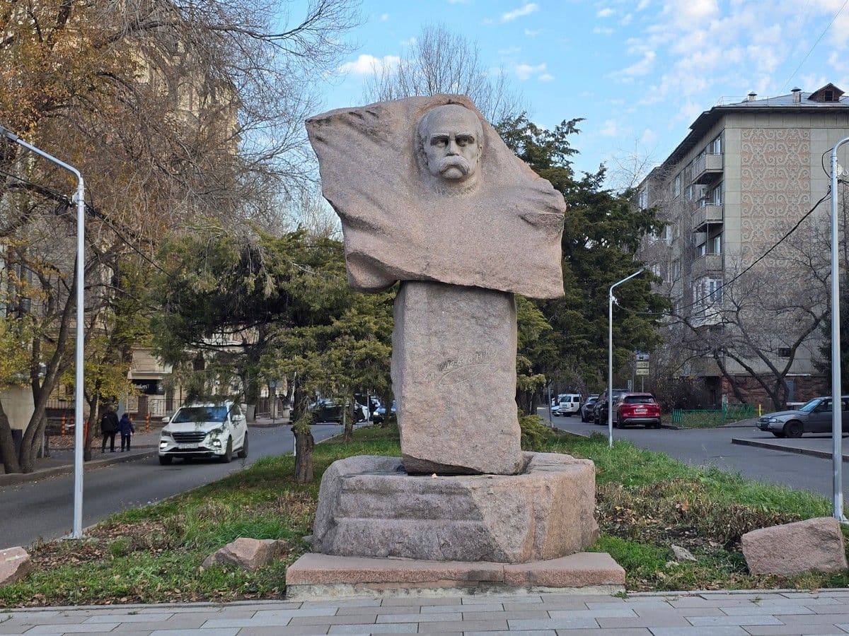 Кобзарь в казахской степи