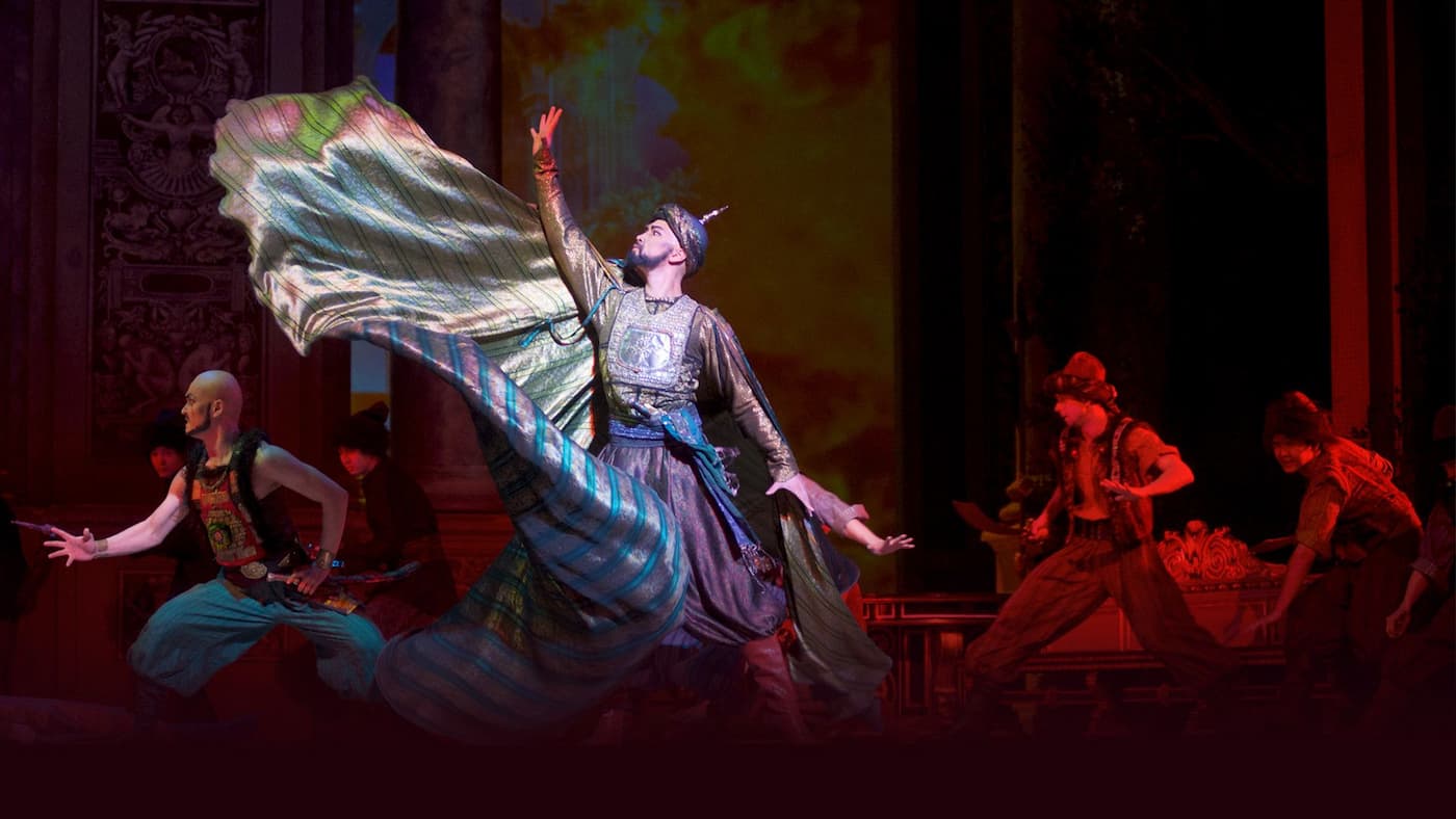 «Принес я в дар тебе две розы…»