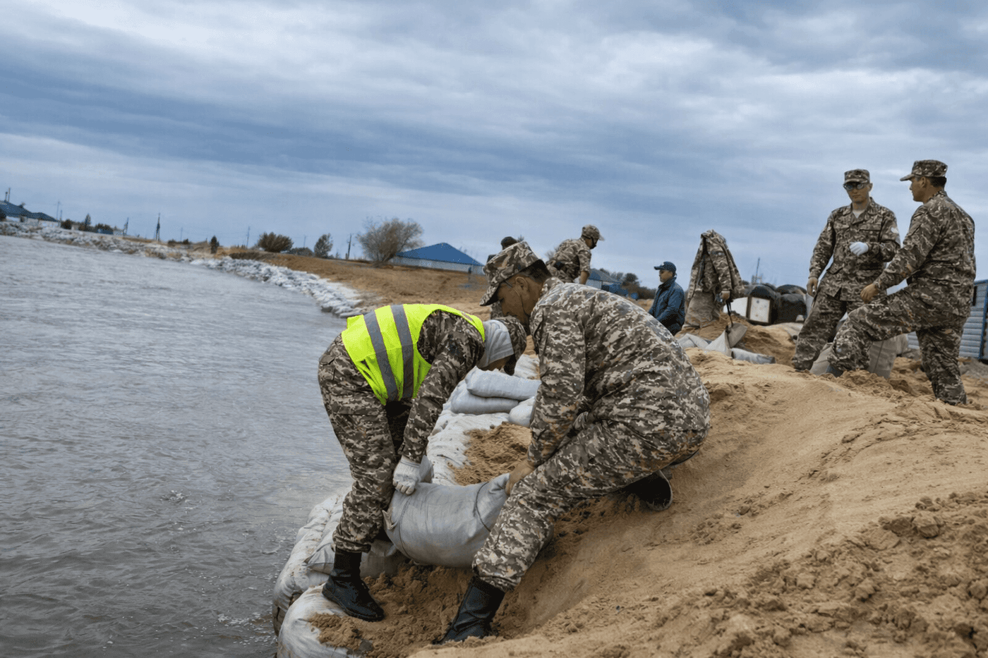 5 апреля в Коргалжынском районе Акмолинской области произошел прорыв дамбы на плотине «Шоптыколь»