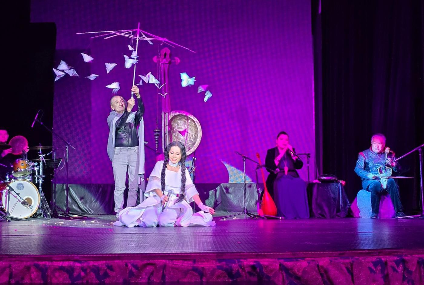 Кобыз соединяет небо и землю