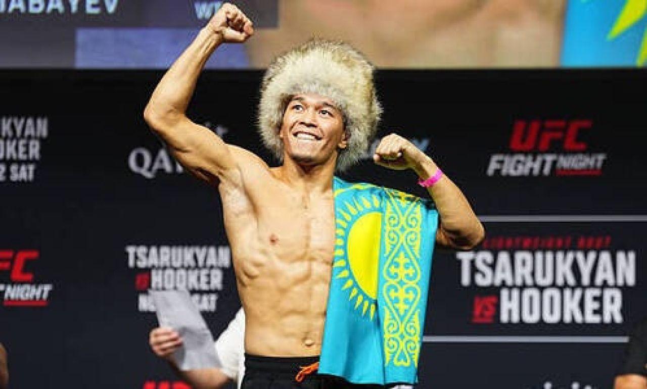 Асу Алмабаев победил на турнире UFC в Баку