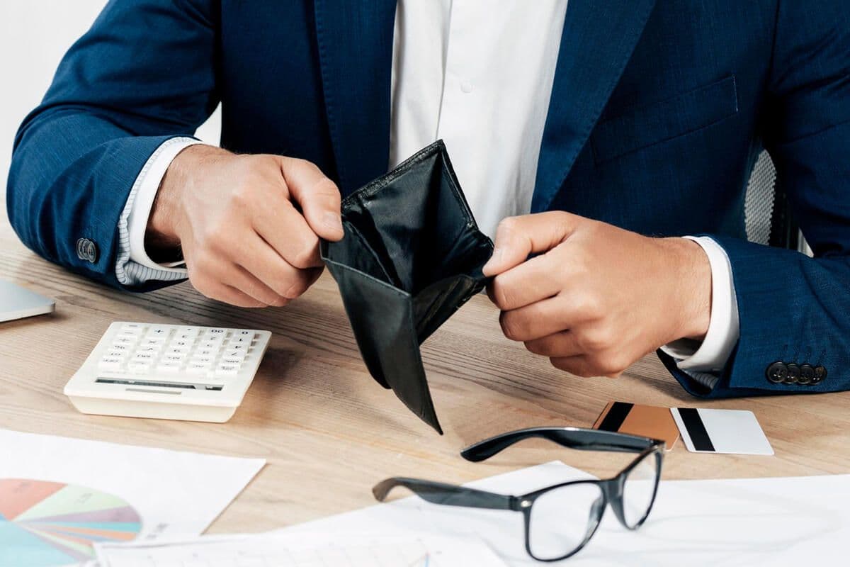 Когда долги давят