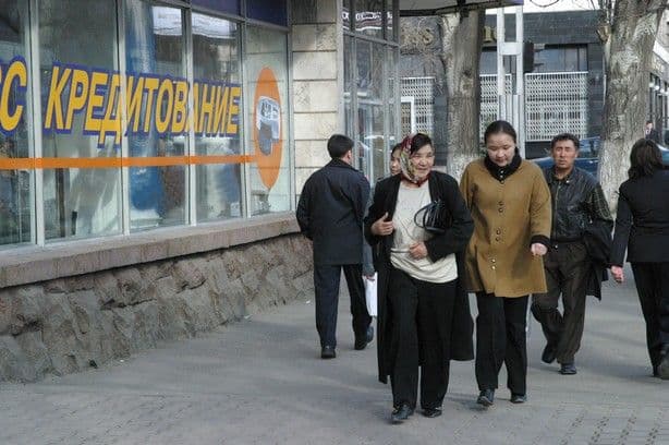 По кредитным обстоятельствам