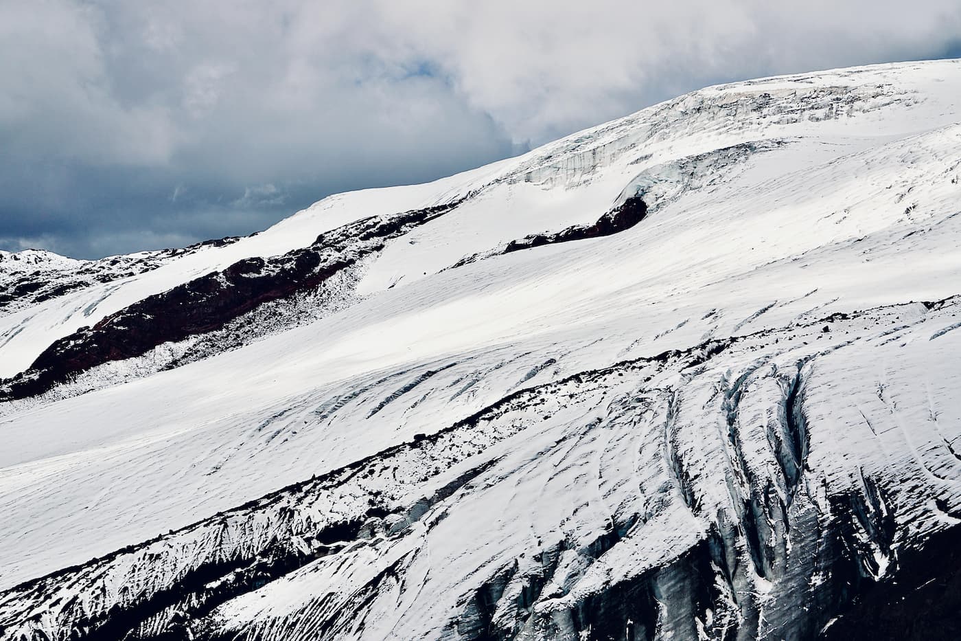 Горные спасатели вытащили еще одного фрирайдера из-под лавины