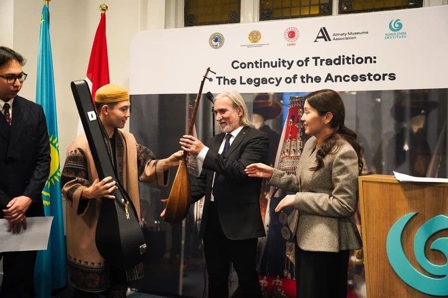 Роскошные экспонаты из Алматы в Амстердаме