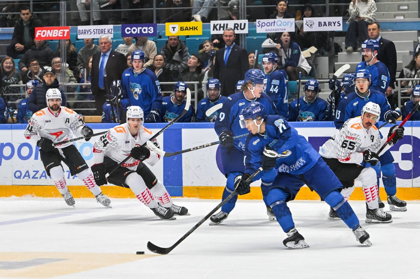 Ястребы сбили на взлете